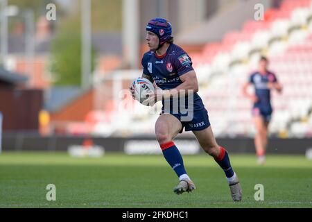 Theo Fages (7) von St. Helens läuft mit dem Ball Stockfoto