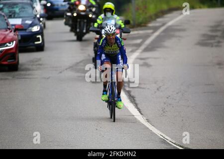 Pola De Lena, Spanien. April 2021. FIGAREDO, SPANIEN: Der GIOS-Radfahrer Jose Manuel Gutiérrez (127) allein während der 1. Etappe der Vuelta a Asturias zwischen Oviedo und Pola de Lena, Spanien, am 30. April 2021. (Foto von Alberto Brevers/Pacific Press) Quelle: Pacific Press Media Production Corp./Alamy Live News Stockfoto