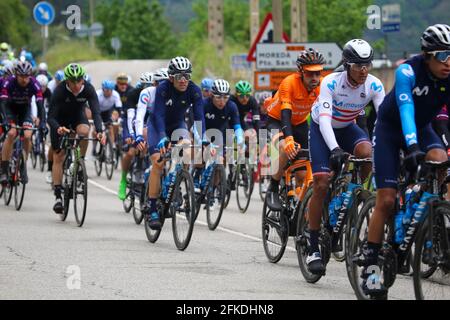 Pola De Lena, Spanien. April 2021. FIGAREDO, SPANIEN: Der Fahrer des Movistar Teams, Antonio Pedrero (5) während der 1. Etappe der Vuelta a Asturias zwischen Oviedo und Pola de Lena, Spanien, am 30. April 2021. (Foto von Alberto Brevers/Pacific Press) Quelle: Pacific Press Media Production Corp./Alamy Live News Stockfoto