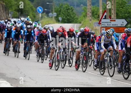 Pola De Lena, Spanien. April 2021. FIGAREDO, SPANIEN: Die Fahrer des Teams Arkéa Samsic schützen Nairo Quintana während der 1. Etappe der Vuelta a Asturias zwischen Oviedo und Pola de Lena, Spanien, am 30. April 2021. (Foto von Alberto Brevers/Pacific Press) Quelle: Pacific Press Media Production Corp./Alamy Live News Stockfoto