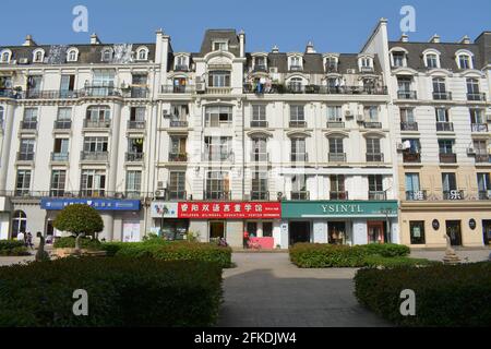 Tianducheng in China, Pariser Gebäude und Landschaft entworfen, um die französische Stadt in einem Vorort von Hangzhou, Provinz Zhejiang zu replizieren. Stockfoto