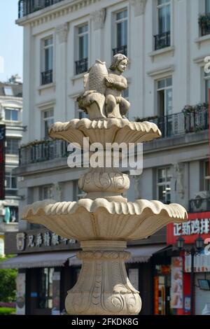 Tianducheng, Stadtvorort in Hangzhou, China, wurde kopiert, um mit seiner Architektur, der Landschaftsgestaltung und sogar den Statuen wie Paris auszusehen. Stockfoto