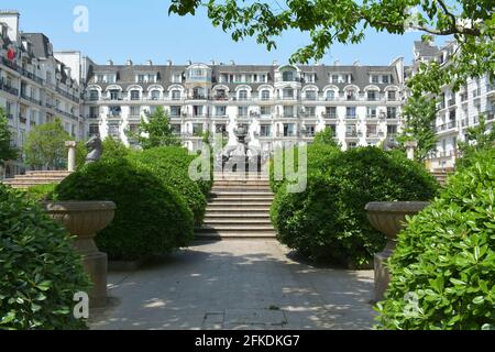 Tianducheng in China, Pariser Gebäude und Landschaft entworfen, um die französische Stadt in einem Vorort von Hangzhou, Provinz Zhejiang zu replizieren. Stockfoto