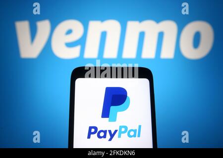 Ukraine. April 2021. In dieser Abbildung ist das PayPal-Logo auf einem Smartphone-Bildschirm vor dem Venmo-Logo zu sehen. (Foto von Pavlo Gonchar/SOPA Images/Sipa USA) Quelle: SIPA USA/Alamy Live News Stockfoto