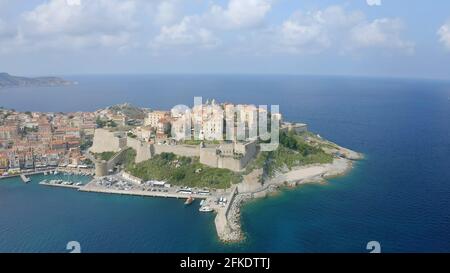 Landschaftlich reizvolle Luftaufnahme der Haute-Corse-Insel in Calvi, Frankreich Stockfoto