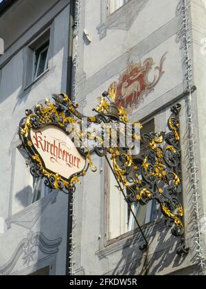 Shop-Zeichen in der Altstadt von Bruneck, Südtirol, Bruneck, Südtirol, Italien, Italien, Europa Stockfoto