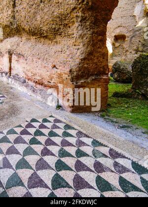 Mosaikboden, Ruinen der Caracalla-Thermen (Terme di Caracalla), Thermae Antoninianae , eines der wichtigsten Bäder Roms zur Zeit der Stockfoto