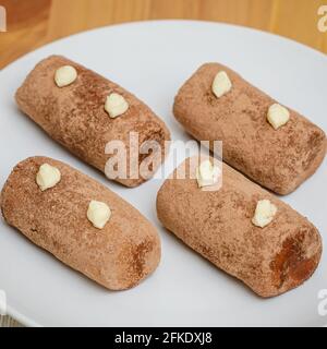 Traditioneller russischer Kuchen, Rumkugeln als Kartoffelform, Nahaufnahme Stockfoto