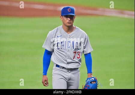 Atlanta, GA, USA. April 2021. Der Chicago Cubs Pitcher Adbert Alzolay geht am Ende des vierten Innings eines MLB-Spiels gegen die Atlanta Braves im Truist Park in Atlanta, GA, zurück zum Dugout. Austin McAfee/CSM/Alamy Live News Stockfoto