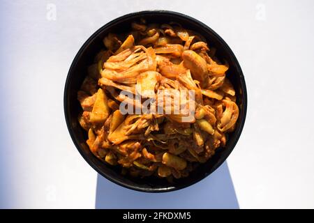 Jackfrucht-Rührbraten mit einem Schmorry. Indische köstliche Beilage. Authentische hausgemachte asiatische Gemüse gekocht Stockfoto