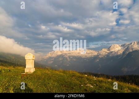 Dolomiten an der italienischen und slowenischen Grenze um den Berg Monte Ursic Mit 2541 m in den Julischen Alpen Stockfoto