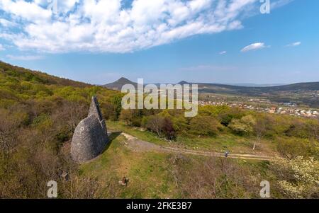 St. Stephen König Basaltsteinkapelle in Ungarn in der Nähe vom Plattensee in Badacsonytomyaj Dorf. Dieses erstaunliche Gebäude befindet sich auf der Badacsony-Bergspitze. Stockfoto