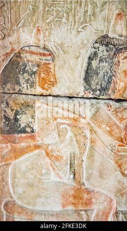 Ägyptisches Museum, Relief von Merya und Sitti, gefunden in Saqqara : berühmt für die Musiker und die hellen Farben. Die Frau. Stockfoto