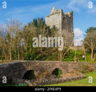 Ballynacarriga Castle, County Cork, West Cork, Republik Irland. Irland. Diese Art von Struktur wird als Turmhaus bezeichnet. Turmhäuser wurden für entwickelt Stockfoto