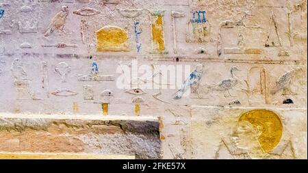 Ägypten, Guizeh, Grab der Königin Meresankh III, berühmte Sätze: „hotep di nysut“-Schenkungstext und „die Horus und Seth sieht“. Stockfoto