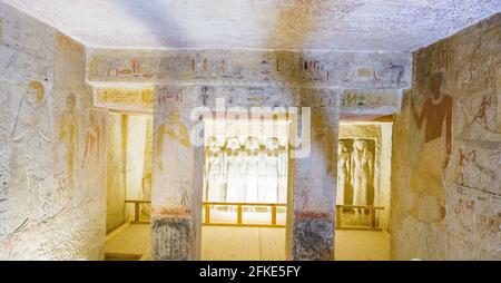 Ägypten, Guizeh, Grab der Königin Meresankh III., Enkelin von Kheops und Ehefrau von Khephren. Blick auf den Hauptraum und den Nordraum. Stockfoto