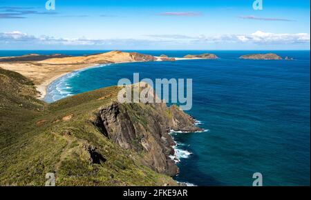 Cape Maria van Diemen in der Ferne, von Cape Reinga aus gesehen, Northland, Neuseeland Stockfoto