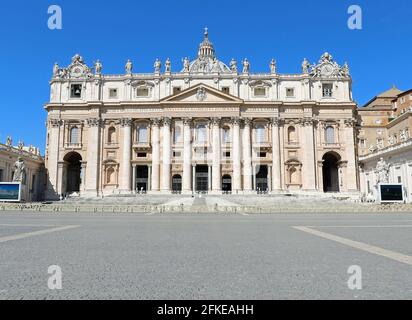 Vatikanstadt, VA, Vatikan - 16. August 2020: Petersplatz in ROM und Basilika Stockfoto
