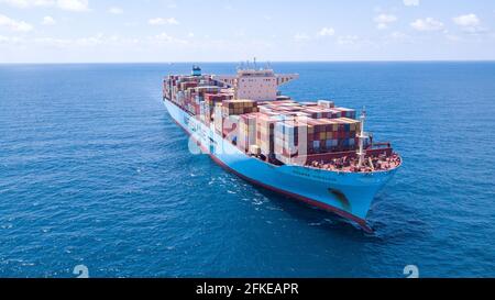 Ultra-Large Container Vessel oder ULCV voll beladen mit Frachtschiff Container. Stockfoto