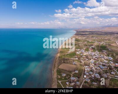 Luftaufnahme der Küste von Lake Van. Van ist der größte See in der Türkei, liegt im äußersten Osten des Landes in den Provinzen Van und Bitlis Stockfoto