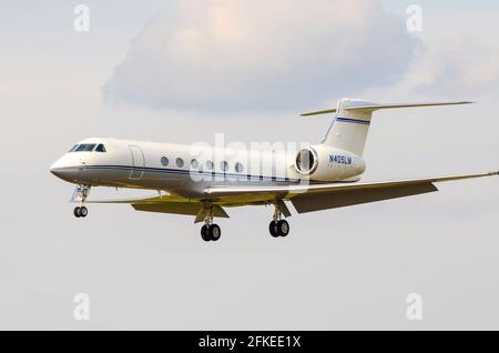 Gulfstream V, GV, G-V Unternehmensflugzeug N405LM, das von Lockheed Martin bei der Landung bei der RAF Fairford betrieben wird. Business Jet. Bizjet Stockfoto