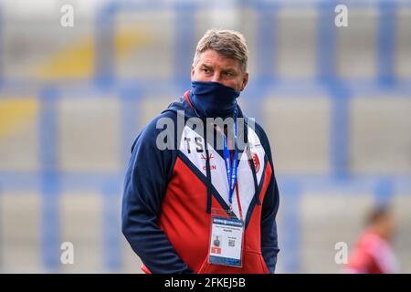 Tony Smith, Cheftrainer von Hull KR, beobachtet das Aufwärmen am 5. Januar 2021 in Warrington, Großbritannien. (Foto von Simon Whitehead/News Images/Sipa USA) Stockfoto