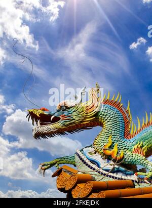 Schöne Drachen Statuen am Zizhu Tempel oder lila Bambus Tempel genannt wurde vor über 300 Jahren gebaut und wurde mehrmals renoviert Stockfoto