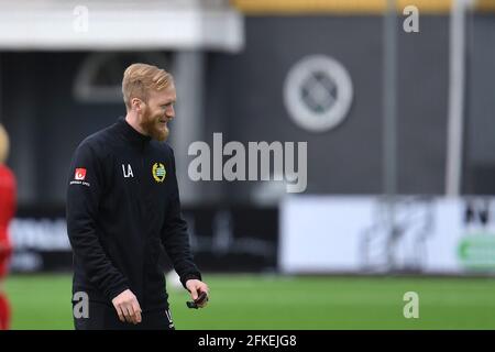 Stockholm, Schweden. Mai 2021. Assistent Ludvig Axelsson ( Hammarby) vor dem Spiel in der Schwedischen Liga OBOS Damallsvenskan am 1. Mai 2021 zwischen Hammarby IF und KIF Orebro DFF bei Hammarby IP in Stockholm, Schweden Quelle: SPP Sport Pressefoto. /Alamy Live News Stockfoto