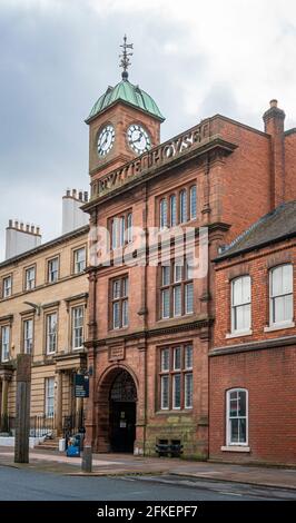 Carlisle, Cumbria, Großbritannien, August 2020 - Fassade des Tullie House Museums und der Kunstgalerie in der Stadt Carlisle, Großbritannien Stockfoto