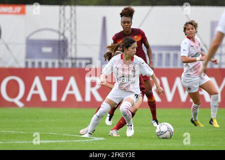 Yui Hasegawa vom AC Mailand in Aktion gesehen während der Italienische Fußballmeisterschaft Liga A Frauen 2020/2021 Spiel zwischen AS Roma vs AC Mailand im Stadion Tre Fontane / LM Stockfoto