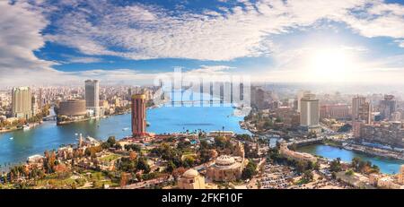Skyline über dem Nil in Kairo, Luftaufnahme, Ägypten Stockfoto