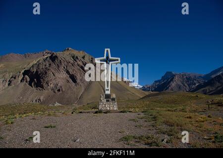 Überqueren Sie den Eingang zum Aconcagua-Hügel, Mendoza Stockfoto