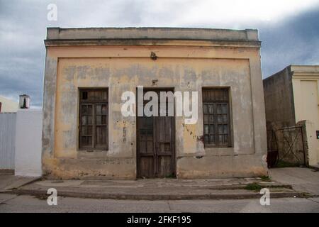 Altes verlassenes Haus in der Stadt Stockfoto