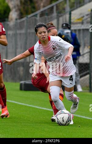 Yui Hasegawa vom AC Mailand in Aktion gesehen während der Italienische Fußballmeisterschaft Liga A Frauen 2020/2021 Spiel zwischen AS Roma vs AC Mailand im Stadion Tre Fontane / LM Stockfoto