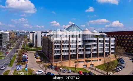 Gebäude der Deutschen Bank im Finanzviertel Luxemburg - STADT LUXEMBURG, LUXEMBURG - 30. APRIL 2021 Stockfoto