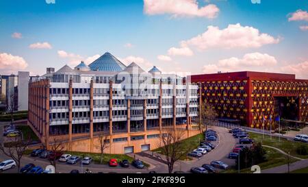 Gebäude der Deutschen Bank im Finanzviertel Luxemburg - STADT LUXEMBURG, LUXEMBURG - 30. APRIL 2021 Stockfoto