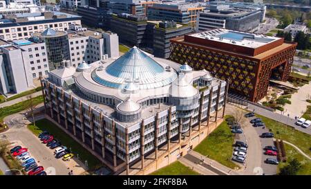 Gebäude der Deutschen Bank im Finanzviertel Luxemburg - STADT LUXEMBURG, LUXEMBURG - 30. APRIL 2021 Stockfoto