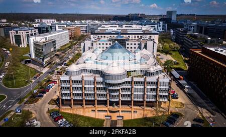 Gebäude der Deutschen Bank im Finanzviertel Luxemburg - STADT LUXEMBURG, LUXEMBURG - 30. APRIL 2021 Stockfoto