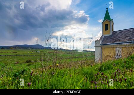 Guntramsdorf: Kapelle Weingartenkapelle, Weinberg, Berg Anninger in Wienerwald, Wienerwald, Niederösterreich, Niederösterreich, Österreich Stockfoto