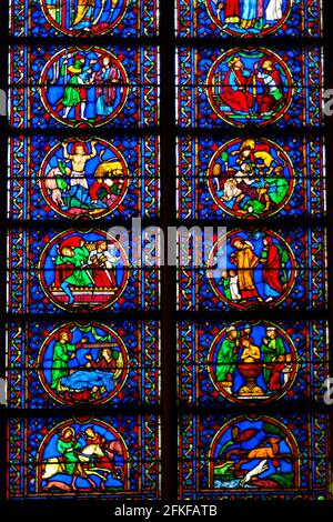 Buntglasfenster in Notre-Dame de Paris, Paris, Frankreich Stockfoto