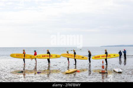 Garrylucas, Cork, Irland. Mai 2021. Mehr als sechzig Teilnehmer durchliefen die letzten Open-Water-Tests, die von Water Safety Ireland und Cork County Council am Garrylucas Beach, Co. Cork, Irland, organisiert wurden.- Credit; David Creedon / Alamy Live News Stockfoto