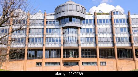 Gebäude der Deutschen Bank im Finanzviertel der Stadt Luxemburg - LUXEMBURG-STADT, LUXEMBURG - 30. APRIL 2021 Stockfoto