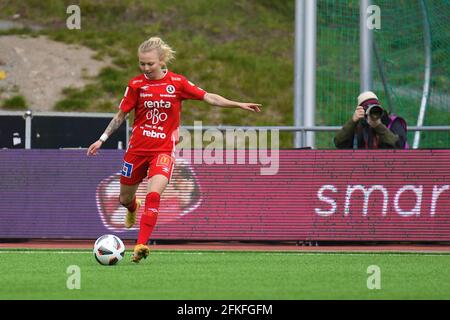 Stockholm, Schweden. Mai 2021. Nathalie Hoff Persson (8 Orebro) kontrolliert den Ball während des Spiels in der Schwedischen Liga OBOS Damallsvenskan am 1. Mai 2021 zwischen Hammarby IF und KIF Orebro DFF bei Hammarby IP in Stockholm, Schweden. Kredit: SPP Sport Pressefoto. /Alamy Live News Stockfoto