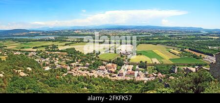 SONY DSCDas kleine Dorf Rochemaure im Rhonetal In Frankreich Stockfoto