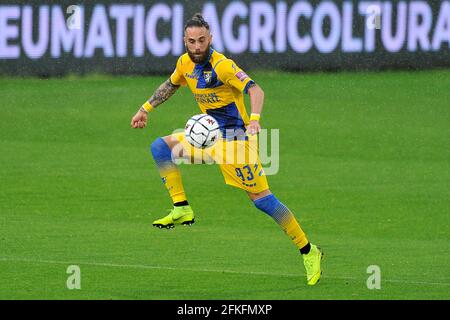 Frosinone, Italien. Mai 2021. Francesco Zampano Spieler von Frosinone, während des Spiels der italienischen Serie B Meisterschaft zwischen Frosinone gegen Pisa, Endergebnis 3-1, Spiel im Benito Stirpe Stadion in Frosinone gespielt. Frosinone, Italien, 01. Mai 2021. (Foto von Vincenzo Izzo/Sipa USA) Quelle: SIPA USA/Alamy Live News Stockfoto