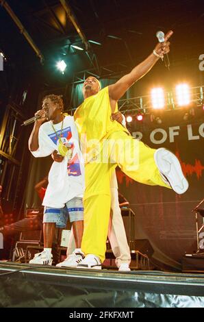 Public Enemy tritt auf dem Anti-Rassismus-Festival Respect 03 am 19. Juli 2003 im Millenium Dome, Greenwich, London, auf England, Vereinigtes Königreich. Stockfoto