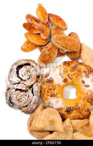 Mischung aus typischem und traditionellem weihnachtsgebäck und Kuchen der portugiesischen Küche und Gastronomie. Stockfoto