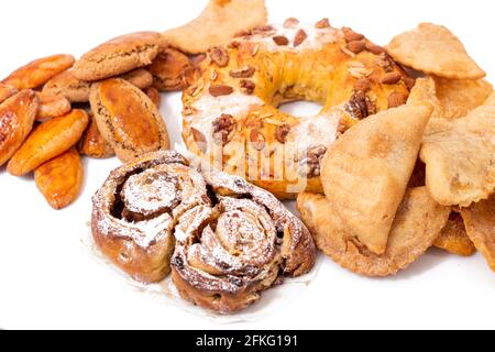 Mischung aus typischem und traditionellem weihnachtsgebäck und Kuchen der portugiesischen Küche und Gastronomie. Stockfoto