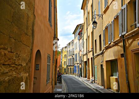 Architektur im Provençal-Stil im historischen Zentrum von Aix-en-Provence in Marseille, Frankreich. Stockfoto