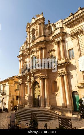 Architektonische Sehenswürdigkeiten der Evangelistenkirche St. Johannes (Chiesa San Giovanni Evangelista) in Scicli, Provinz Ragusa, Sizilien - Italien. Stockfoto